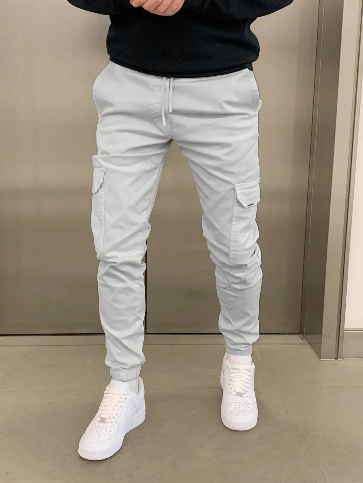 Women's Loose Cargo Pants with Elastic Waist and Practical Pockets - Comfort and Style