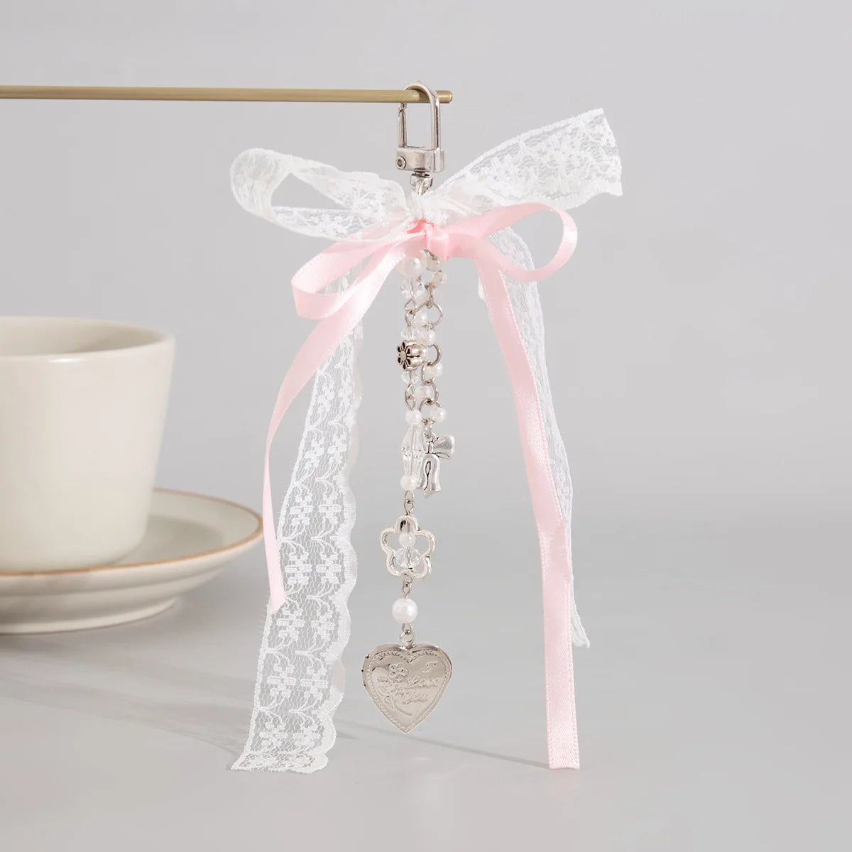 Pendentif gothique Y2K en dentelle noire avec cœur et glands – Accessoire de mode pour sac à main et clés