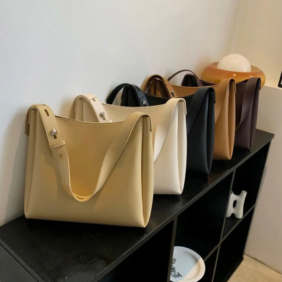 Elegant Women's Faux Leather Handbag with Adjustable Shoulder Strap – Practical and Chic Tote Bag