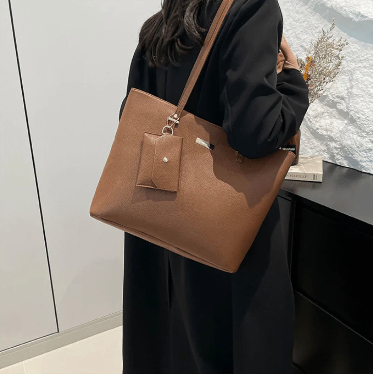 Sac à main élégant pour femme en cuir synthétique, sac d'épaule pratique pour mère et enfant – Quatre pièces, idéal pour les sorties quotidiennes
