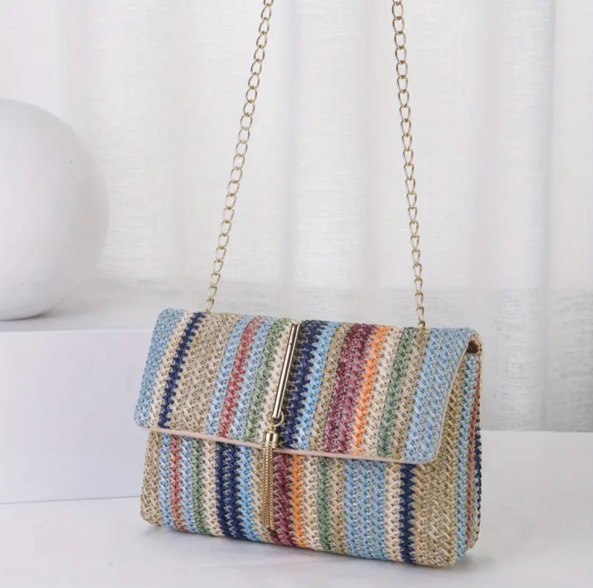 Women's Multicolor Handbag with Adjustable Strap – Dimensions 24x17x9 cm, Modern and Elegant Design