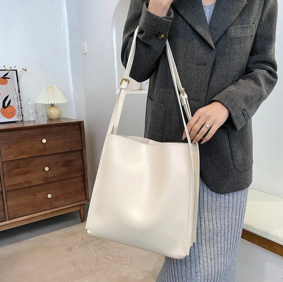 Women's Vegetable Leather Handbag – Elegant Tote Bag with Adjustable Straps and Spacious Interior