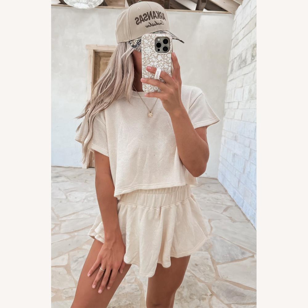 Ensemble pour femme en polyester beige, haut court et short fluide, style décontracté, taille élastique