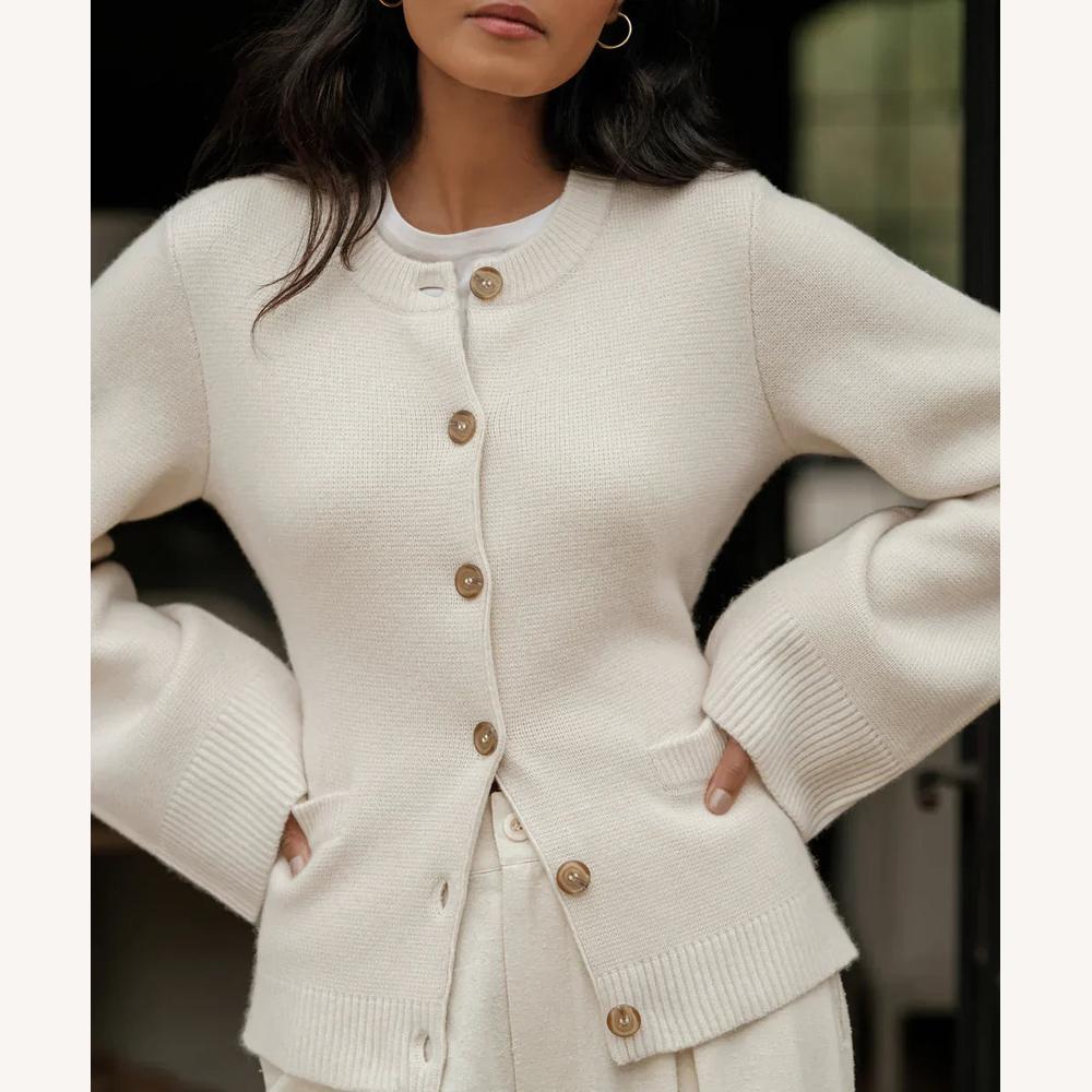 Cardigan boutonné pour femme en maille douce avec détails côtelés – Élégant et confortable, idéal pour la mi-saison