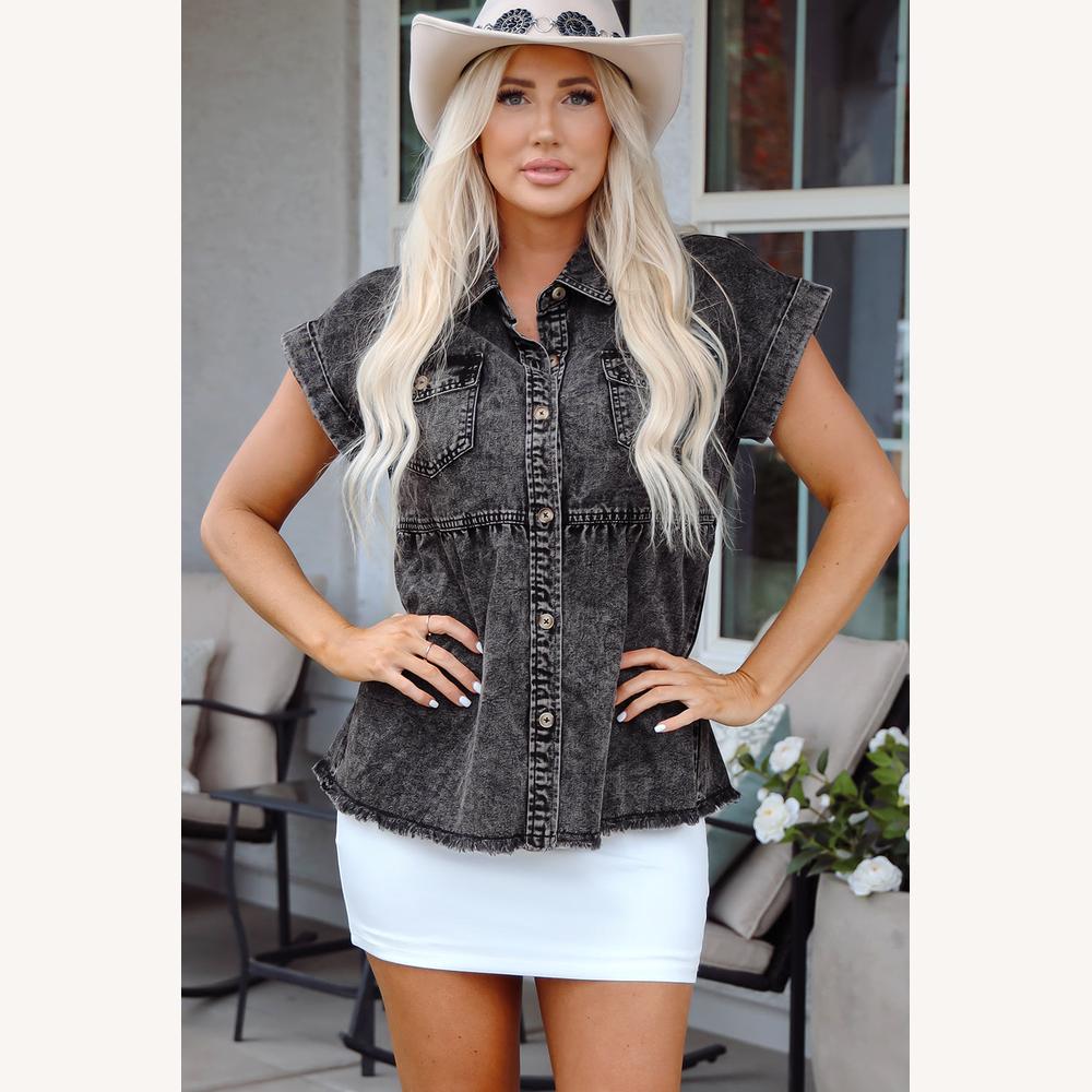 Chemise en denim noir délavé pour femme avec ourlet effiloché – Style décontracté en coton mélangé