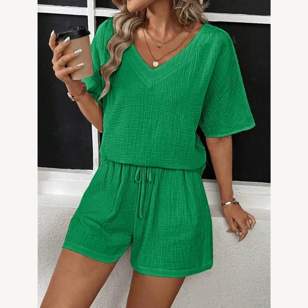 Ensemble d'été pour femme en coton léger avec haut à col en V et short élastiqué – Confort et style décontracté