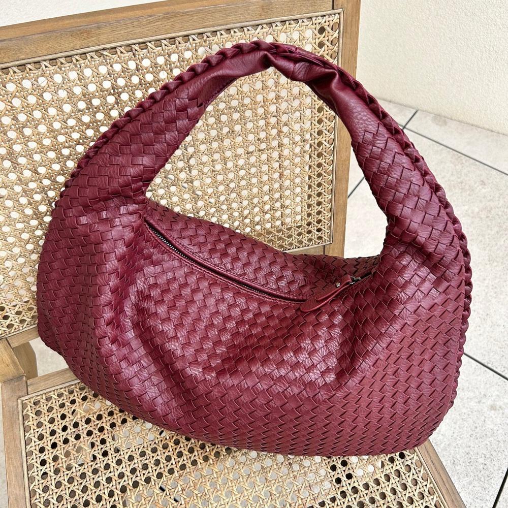 Women's Woven Leather Handbag – Elegant and Spacious with Adjustable Shoulder Strap