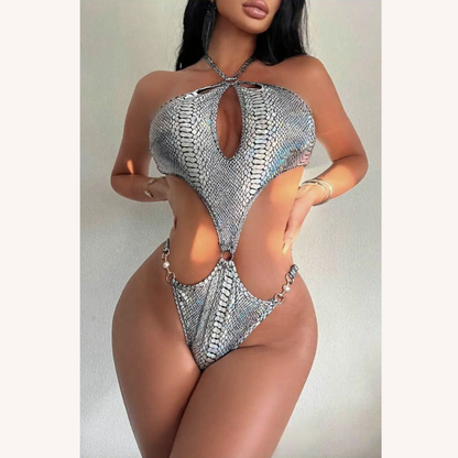 Maillot de bain découpé pour femme avec détails perlés – Style bohème chic, col halter et découpes sensuelles