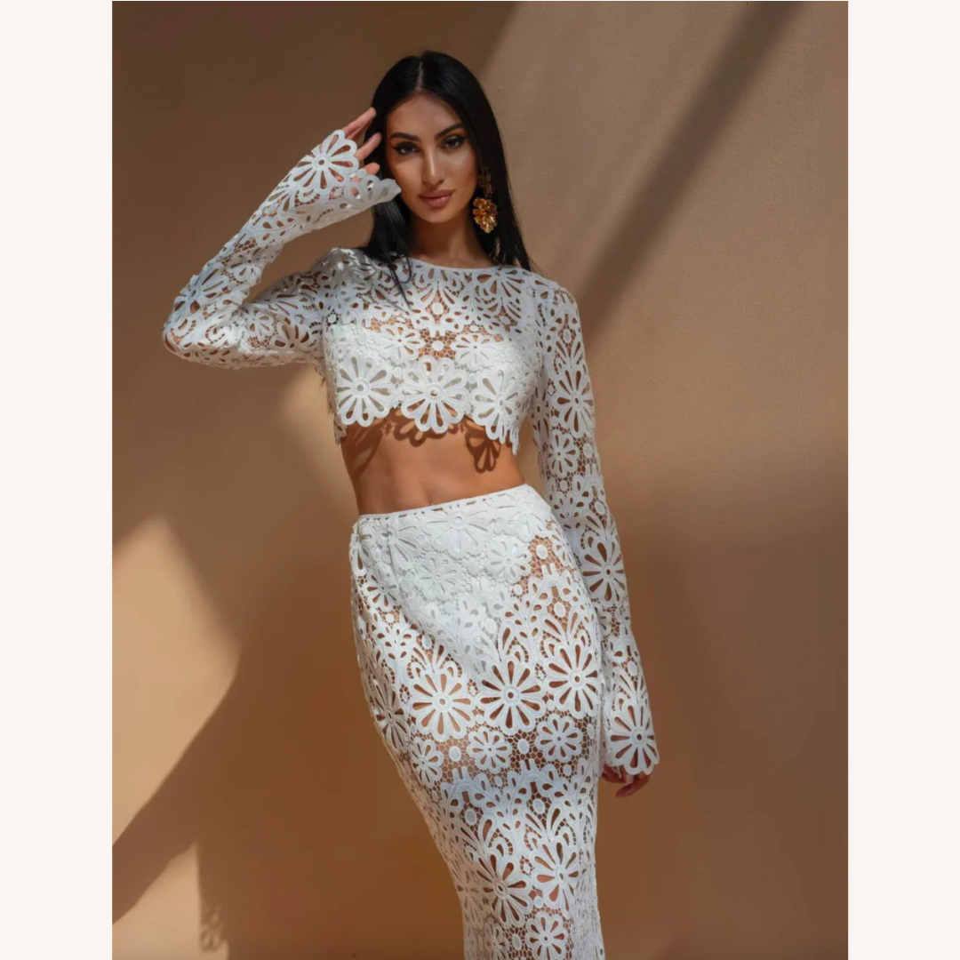Ensemble en dentelle blanche au crochet pour femmes – Haut court à manches longues et jupe longue bohème chic
