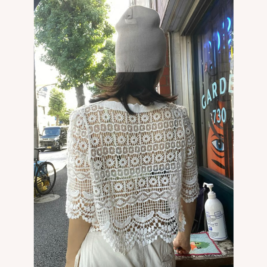 Haut d'été bohème à manches courtes en crochet – Élégance et confort pour les journées ensoleillées