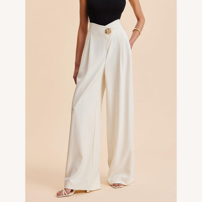 Pantalon fluide beige pour femme, taille haute, jambes larges avec boutons dorés – Élégance et confort