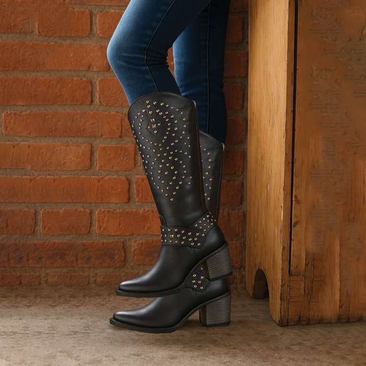 Bottes hautes en cuir clouté pour femmes – Style western moderne 1