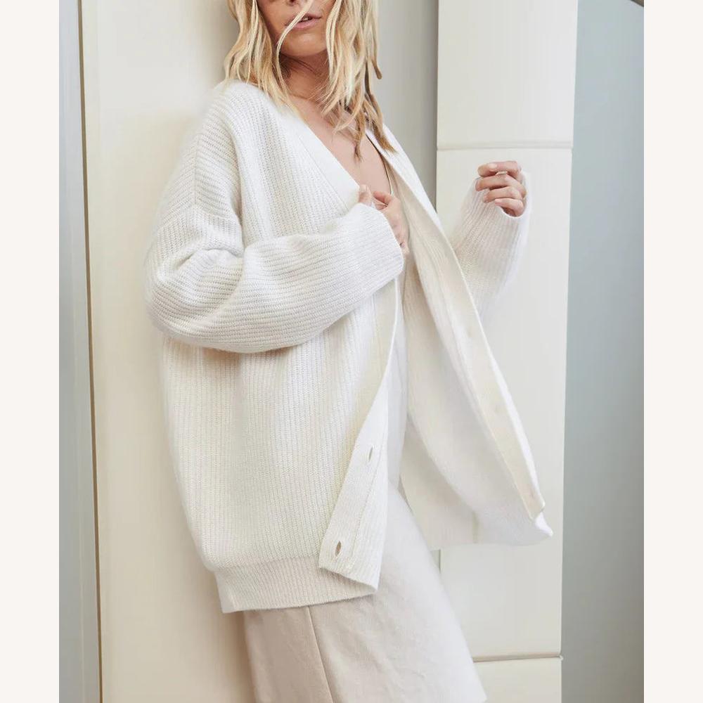 Cardigan ample pour femme en maille douce – Confort et élégance, manches longues, fermeture à boutons, plusieurs couleurs