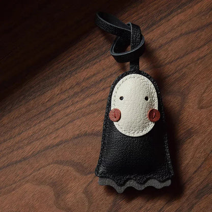 Porte-clés en cuir de chèvre noir avec panneau blanc et joues roses – Élégant et durable
