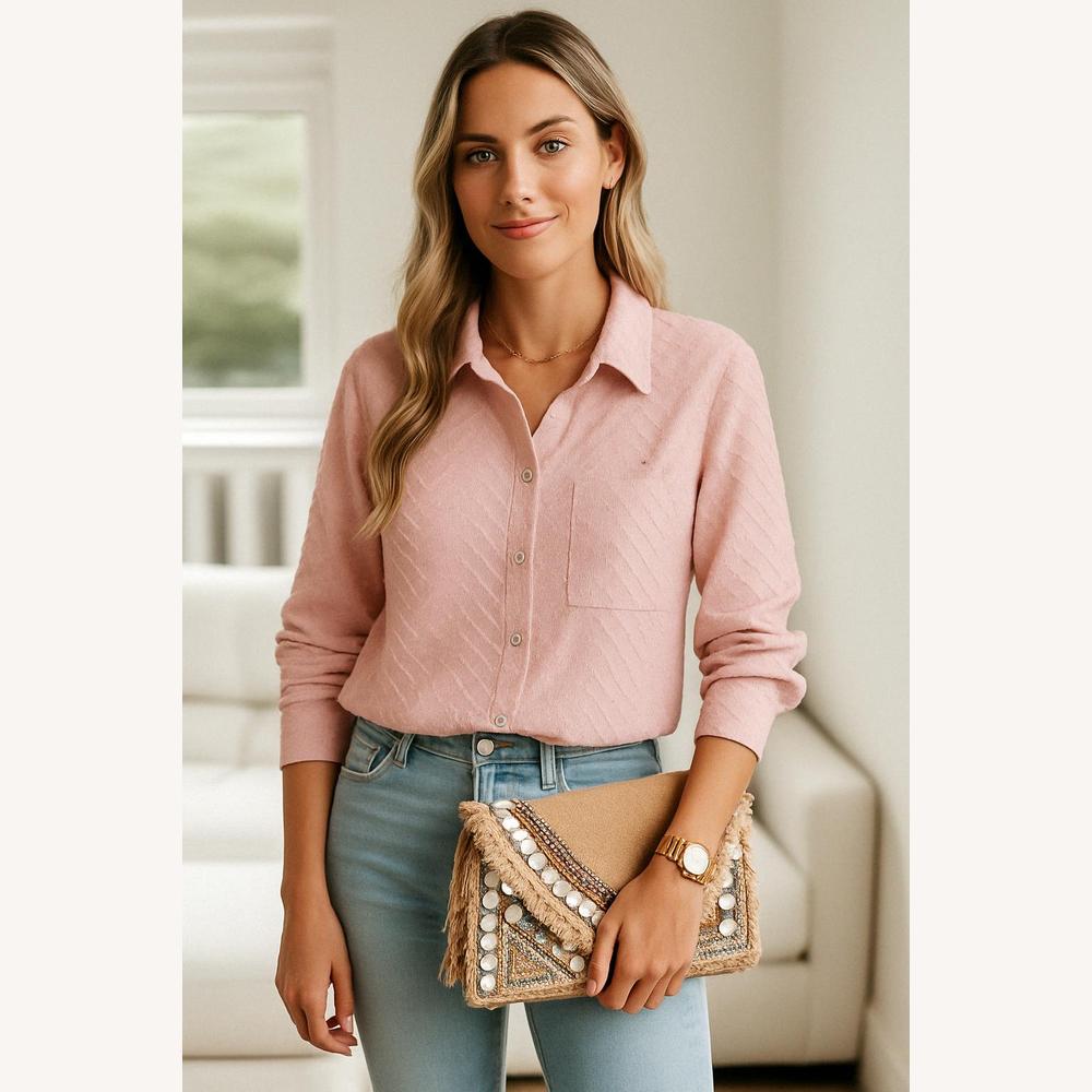 Chemisier rose doux texturé pour femme avec boutons – Blouse ample et légère chic pour une élégance décontractée
