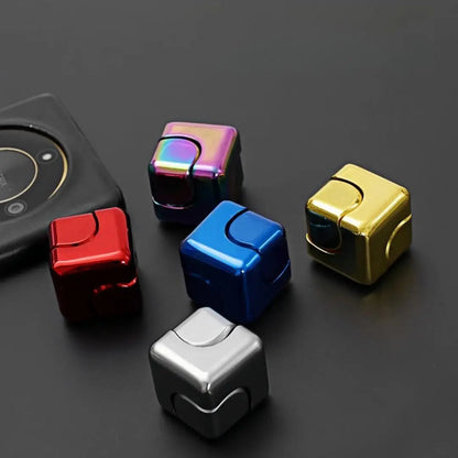 Cube métallique compact tourniquet à doigts – Jouet anti-stress idéal pour adultes et adolescents, soulagement de l'anxiété, portable
