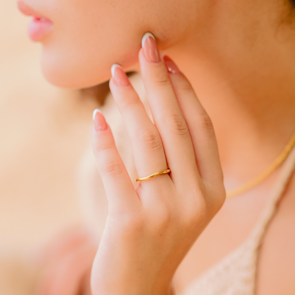 https://cdn.shopify.com/s/files/1/0159/8829/3686/files/DIANNEGOLDSTACKERRING_2.png?v=1699598035