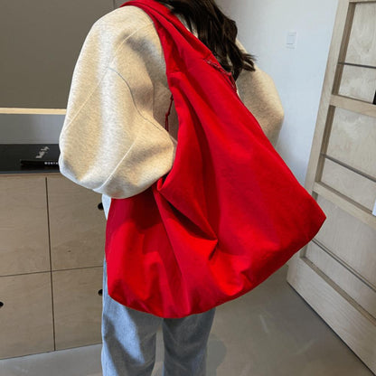 Sac Hobo Extra Large pour Femme en Nylon Recyclé – Sac Pratique et Écologique avec Poches et Bandoulière Confortable