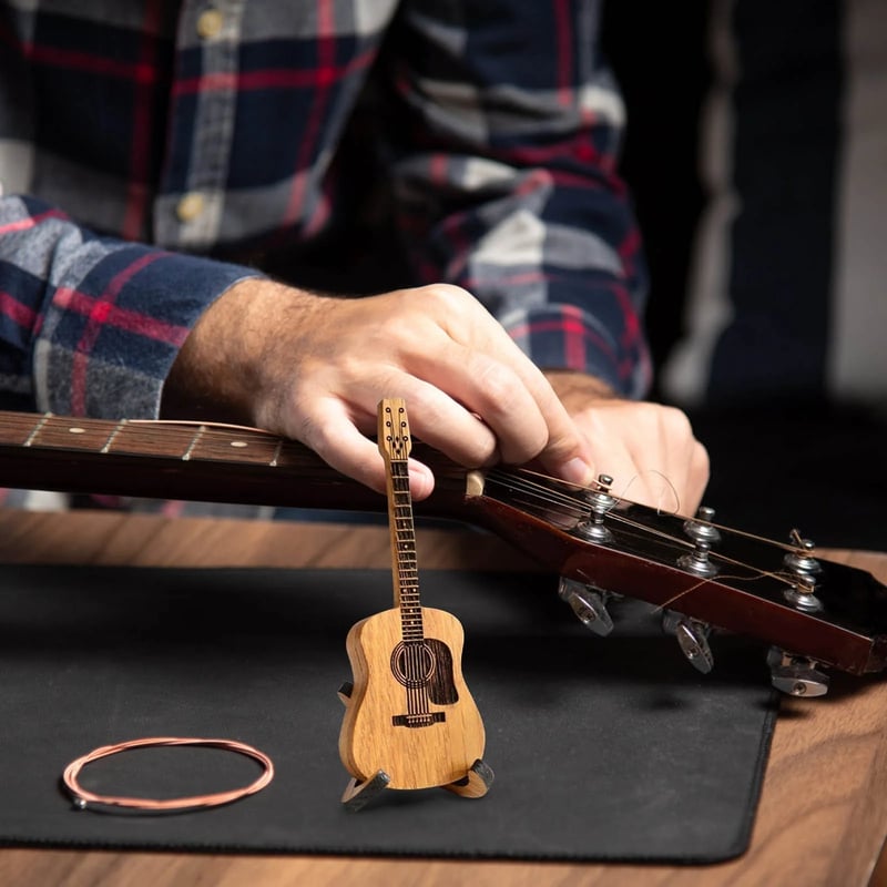 Étui en bois naturel pour médiators – Compact et pratique, capacité jusqu'à 8 médiators, idéal pour musiciens
