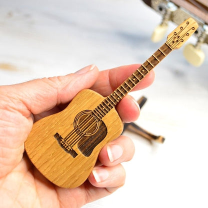 Étui en bois naturel pour médiators – Compact et pratique, capacité jusqu'à 8 médiators, idéal pour musiciens