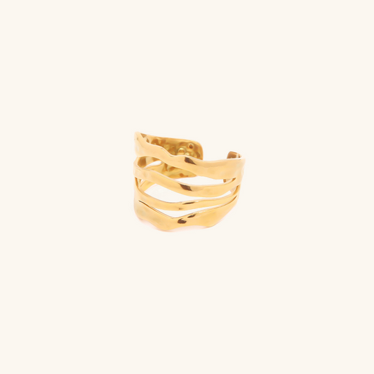 https://cdn.shopify.com/s/files/1/0159/8829/3686/files/GoldJewelry-PlainBG_31cdd108-3546-467d-b513-eaadb5f14510.png?v=1701942295