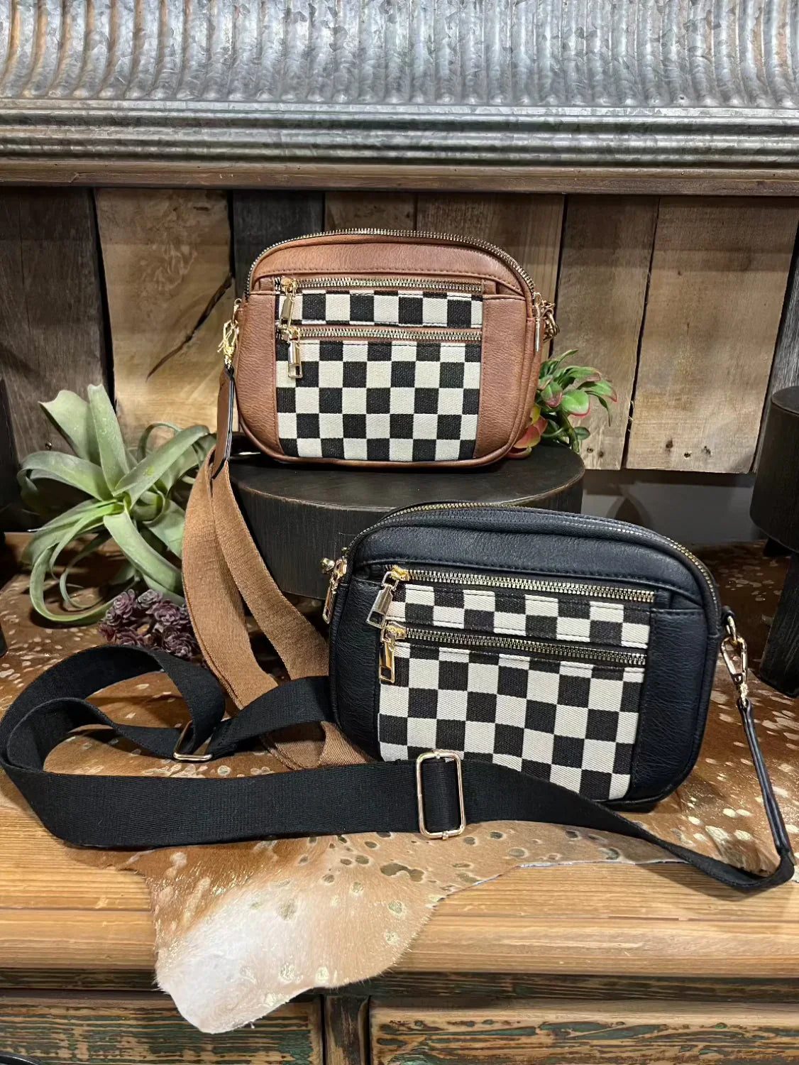 Sac à main féminin élégant et pratique à carreaux avec bandoulière réglable – Noir et blanc 30x25x10 cm