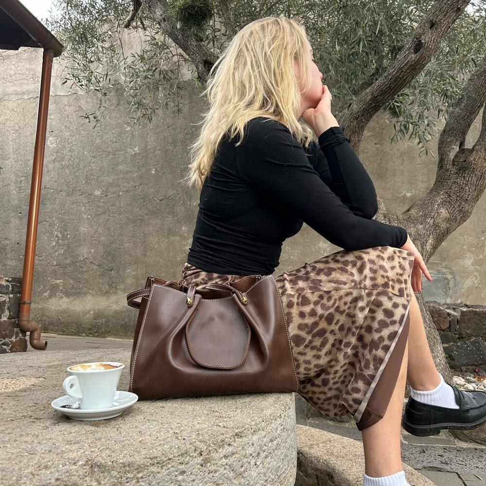 Elegant Leather Handbag for Women with Adjustable Shoulder Strap – Chic and Practical Bag