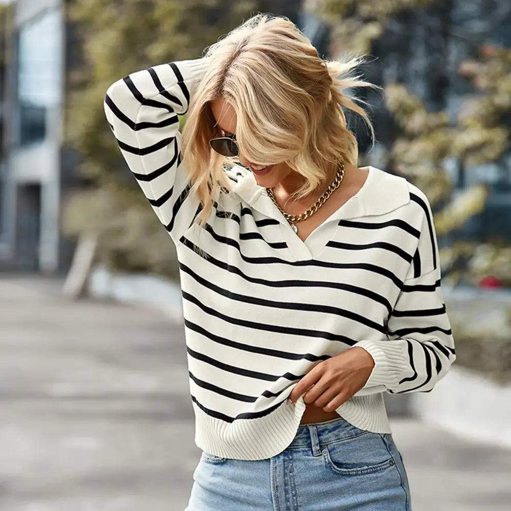 Pull rayé pour femme en tricot doux avec col ouvert – Élégance décontractée et confort optimal