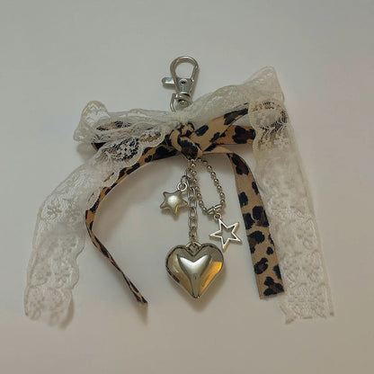 Pendentif gothique Y2K en dentelle noire avec cœur et glands – Accessoire de mode pour sac à main et clés