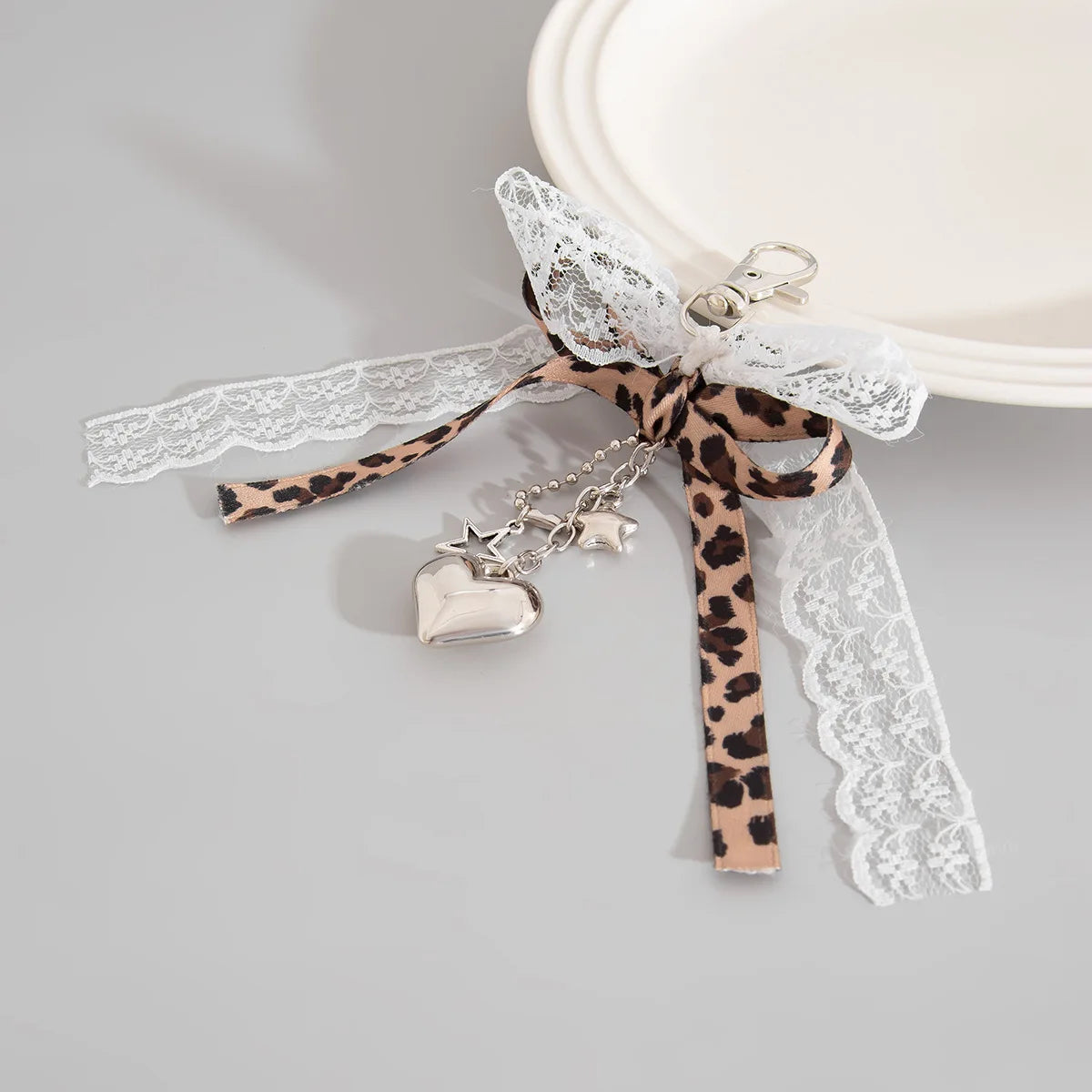 Pendentif gothique Y2K en dentelle noire avec cœur et glands – Accessoire de mode pour sac à main et clés