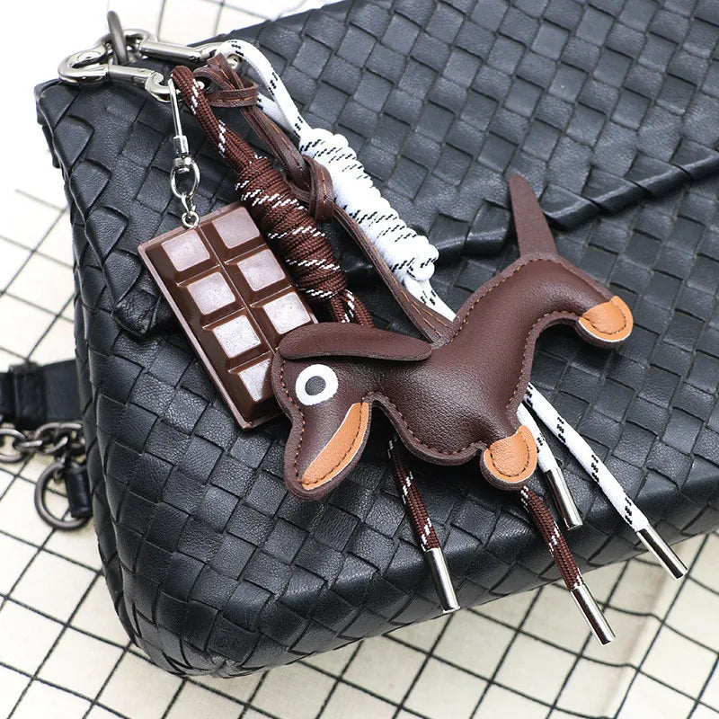 Porte-clés en cuir synthétique avec pendentif teckel et balle de base-ball – Accessoire décoratif pour sac et clés