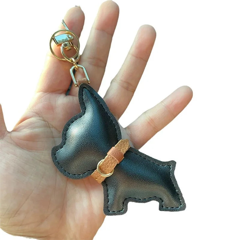 Porte-clés en cuir personnalisé avec silhouette de chien – Accessoire élégant et fonctionnel en cuir blanc