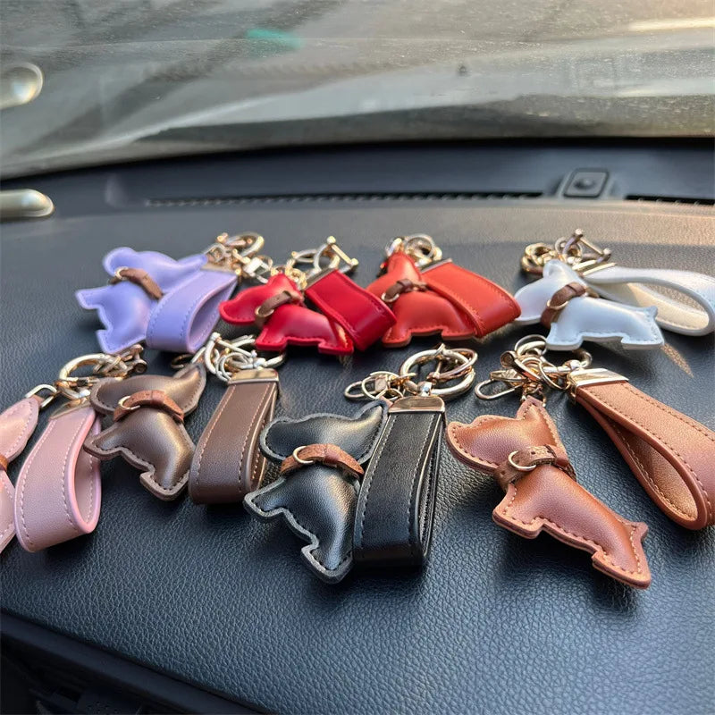 Porte-clés en cuir personnalisé avec silhouette de chien – Accessoire élégant et fonctionnel en cuir blanc