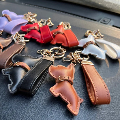 Porte-clés en cuir personnalisé avec silhouette de chien – Accessoire élégant et fonctionnel en cuir blanc