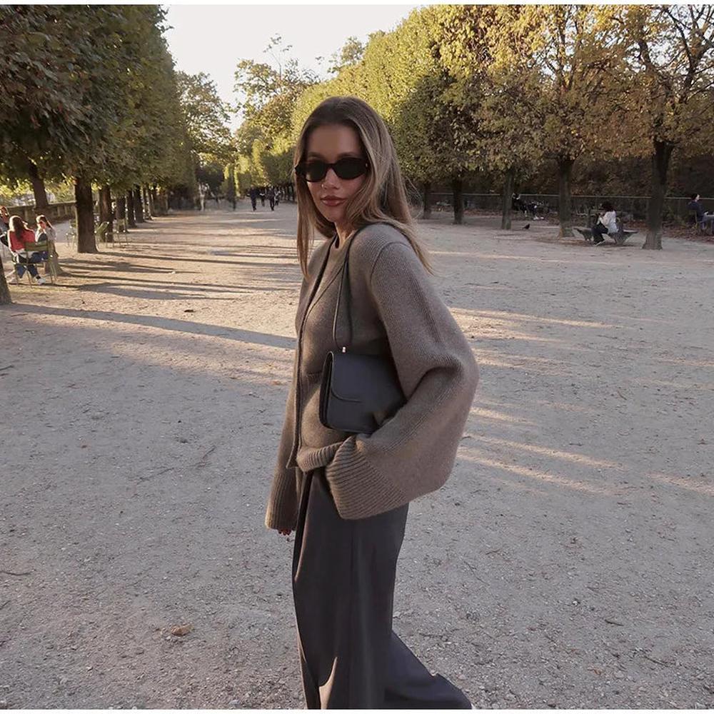 Gilet sans manches pour femme taupe en maille côtelée avec col en V et poches pratiques - Élégant et confortable