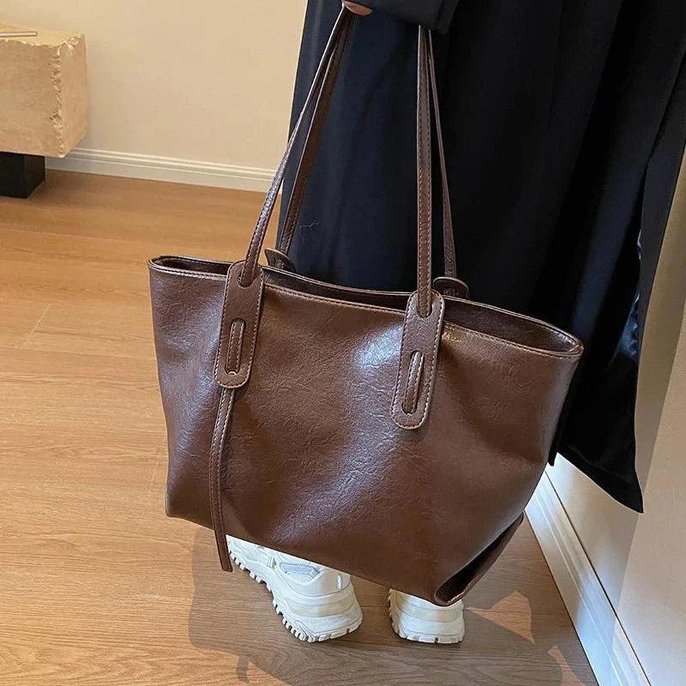 Women's black leather handbag with adjustable shoulder strap – Elegant and spacious, Solene model