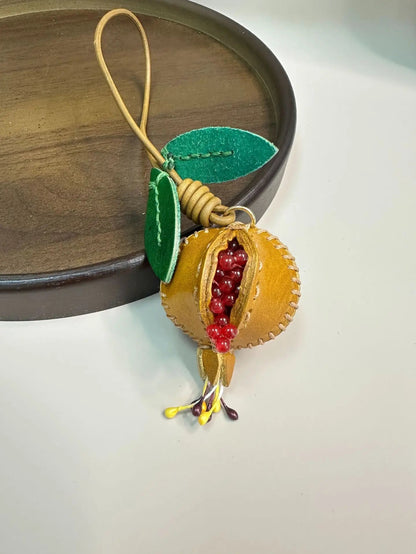 Sac en cuir véritable grenade avec pendentifs décoratifs – Accessoire pour sacs, clés et rétroviseurs