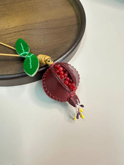 Sac en cuir véritable grenade avec pendentifs décoratifs – Accessoire pour sacs, clés et rétroviseurs