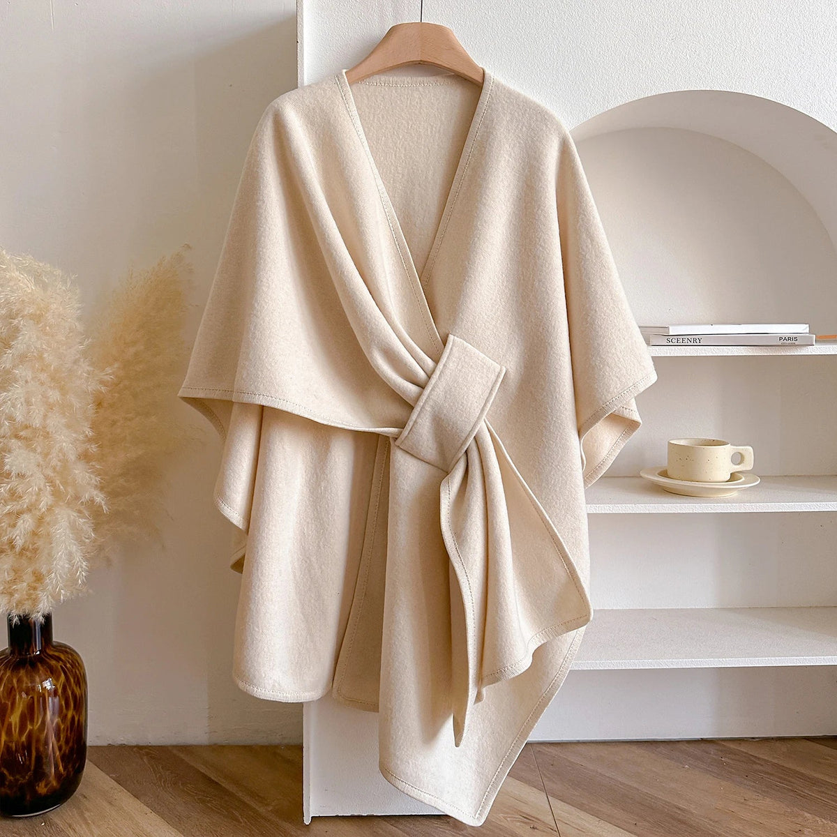 Wina Poncho | Cape drapée avec détail noué