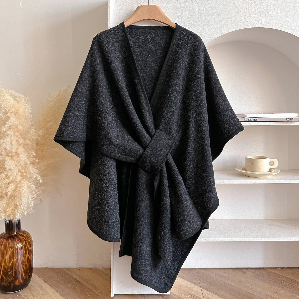 Wina Poncho | Cape drapée avec détail noué