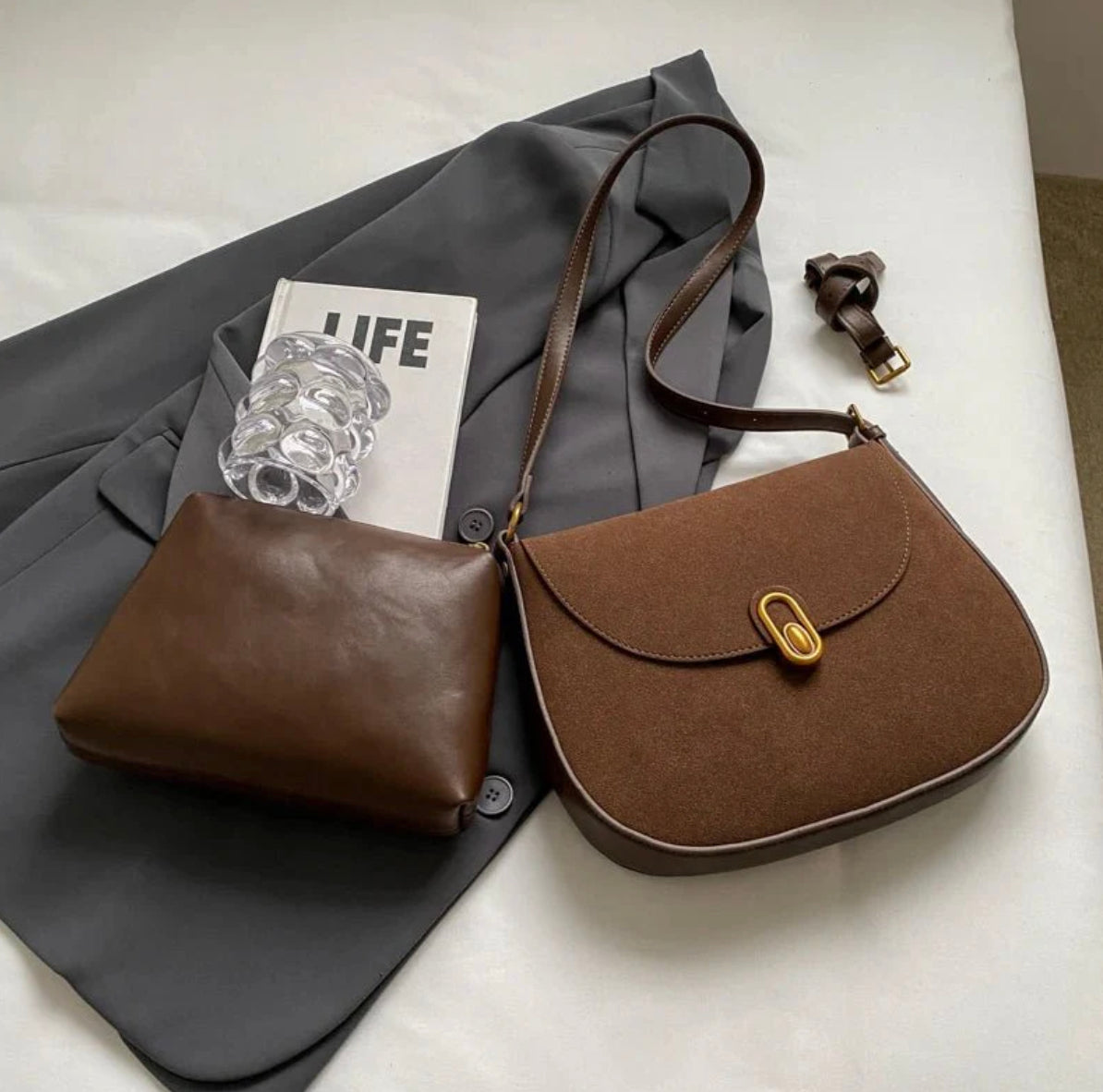 Sac d'épaule pour femme en cuir suédé synthétique avec bretelles réglables – Élégant et pratique pour un usage quotidien
