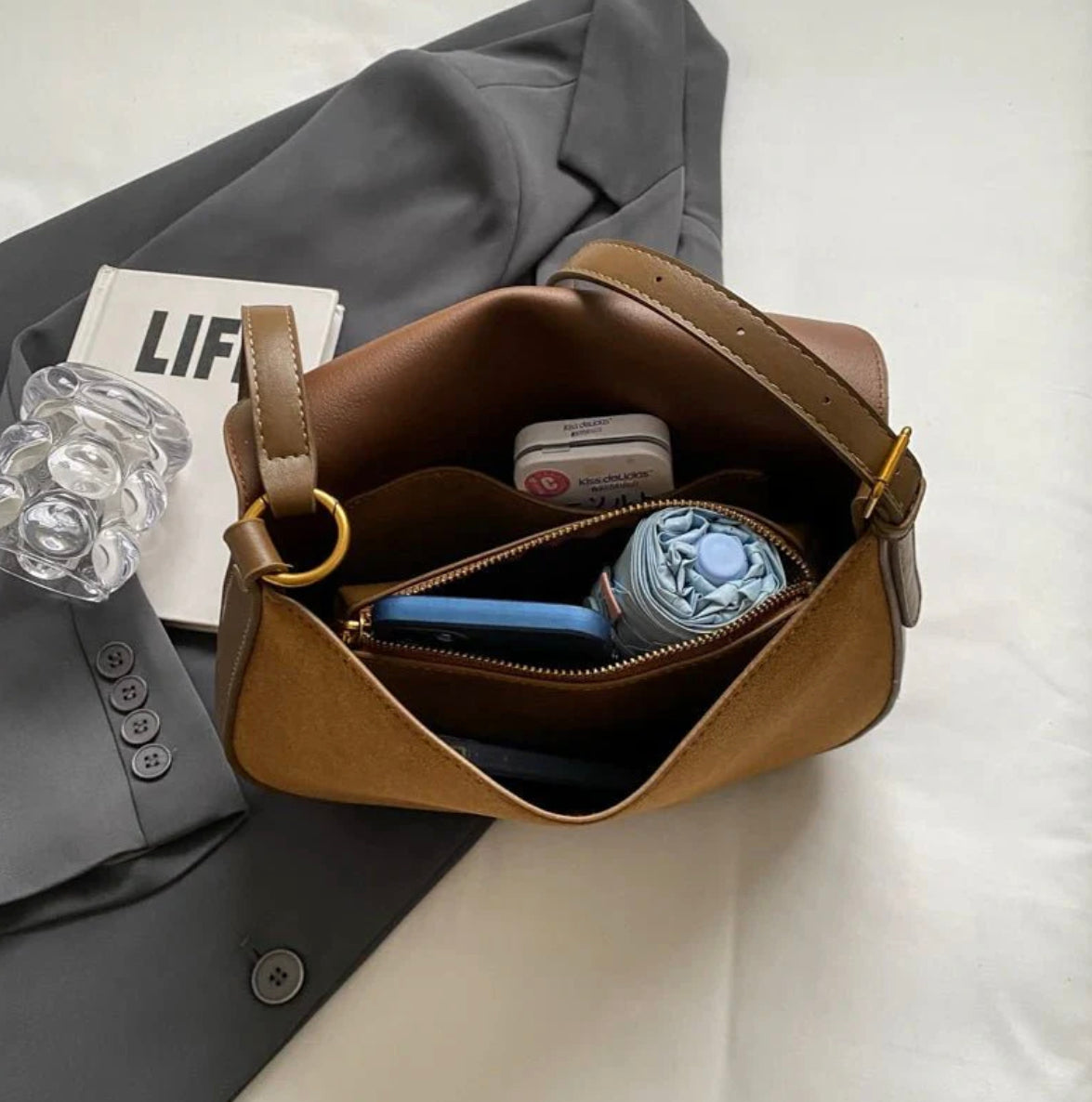 Sac d'épaule pour femme en cuir suédé synthétique avec bretelles réglables – Élégant et pratique pour un usage quotidien