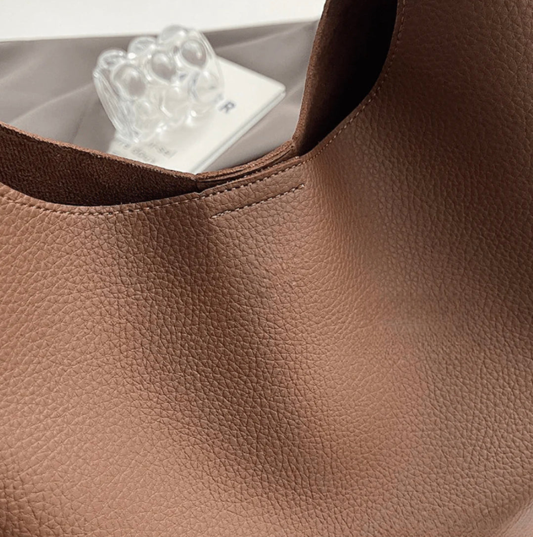 Sac Hobo pour Femme en Cuir Végétal Élégant avec Intérieur Polyvalent – Design Chic et Résistant pour Toutes Occasions