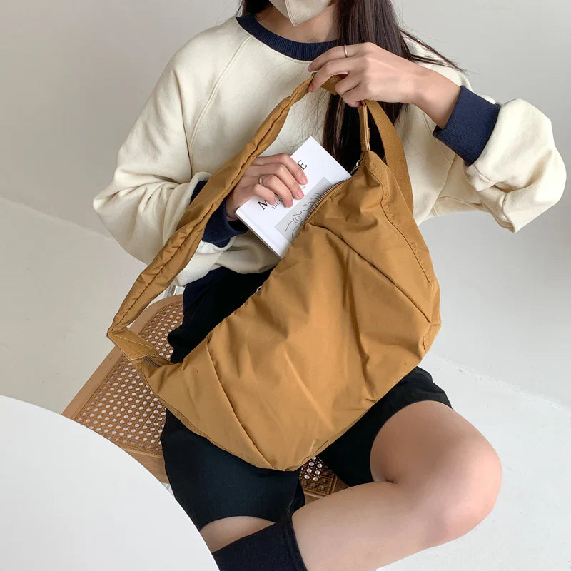 Grand sac d'épaule pour femme en nylon résistant avec bandoulière réglable – Sac décontracté ultra-léger pour un usage quotidien