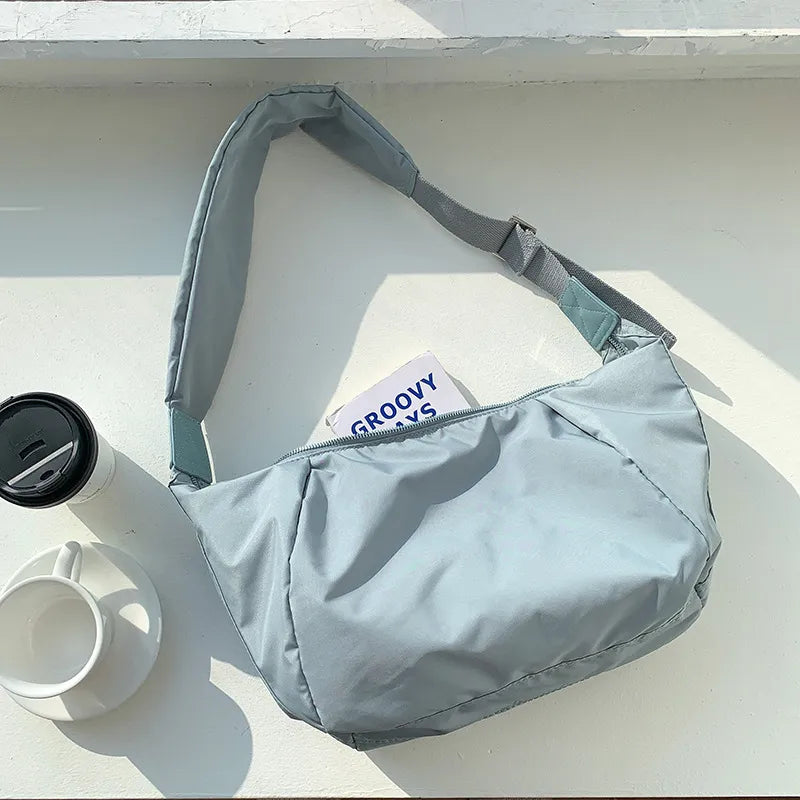 Grand sac d'épaule pour femme en nylon résistant avec bandoulière réglable – Sac décontracté ultra-léger pour un usage quotidien