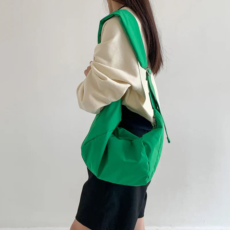 Grand sac d'épaule pour femme en nylon résistant avec bandoulière réglable – Sac décontracté ultra-léger pour un usage quotidien