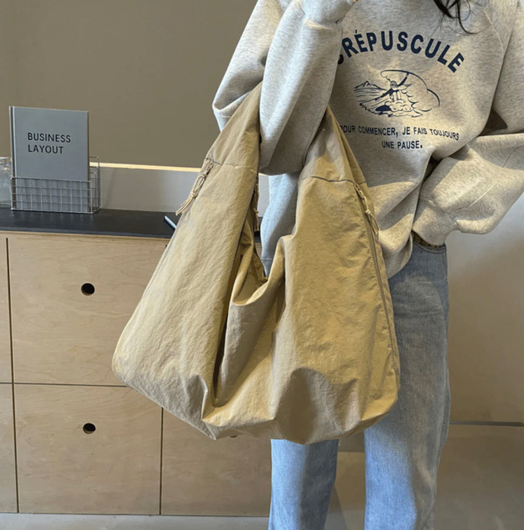 Sac Hobo Extra Large pour Femme en Nylon Recyclé – Sac Pratique et Écologique avec Poches et Bandoulière Confortable