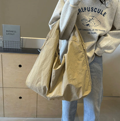 Sac Hobo Extra Large pour Femme en Nylon Recyclé – Sac Pratique et Écologique avec Poches et Bandoulière Confortable