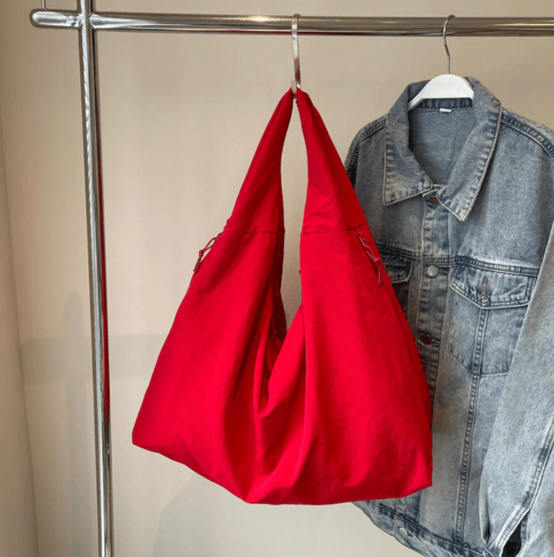 Sac Hobo Extra Large pour Femme en Nylon Recyclé – Sac Pratique et Écologique avec Poches et Bandoulière Confortable