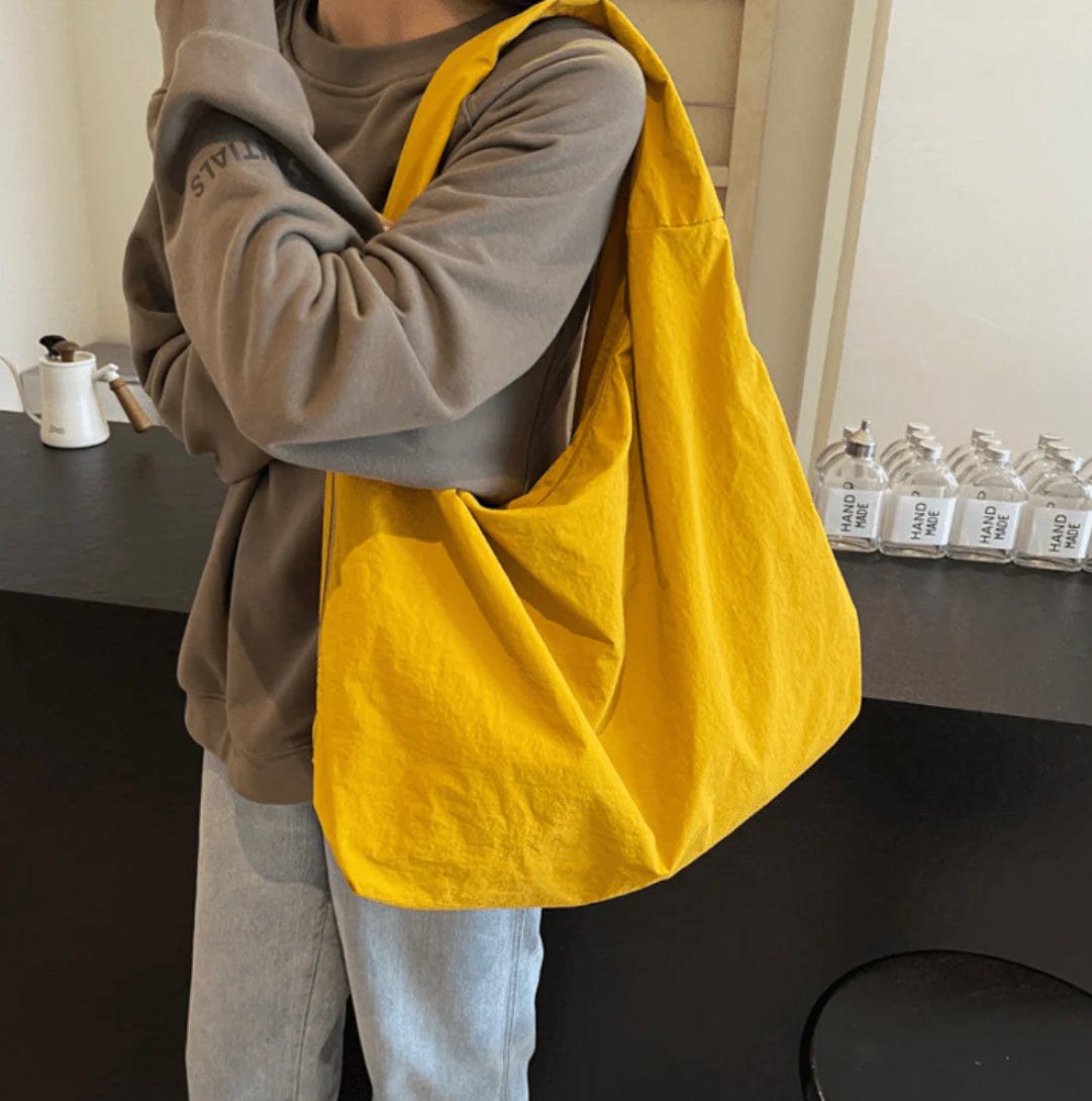 Sac Hobo Extra Large pour Femme en Nylon Recyclé – Sac Pratique et Écologique avec Poches et Bandoulière Confortable
